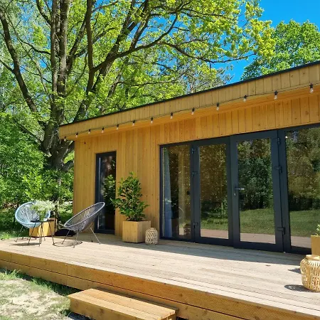 Ale Miejscowka! Caloroczny Nad Jeziorem Lucien