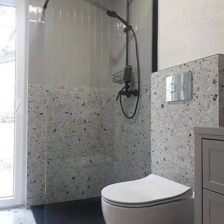 Ale Miejscowka! Caloroczny Nad Jeziorem *