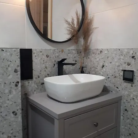 Ale Miejscowka! Caloroczny Nad Jeziorem Lucien