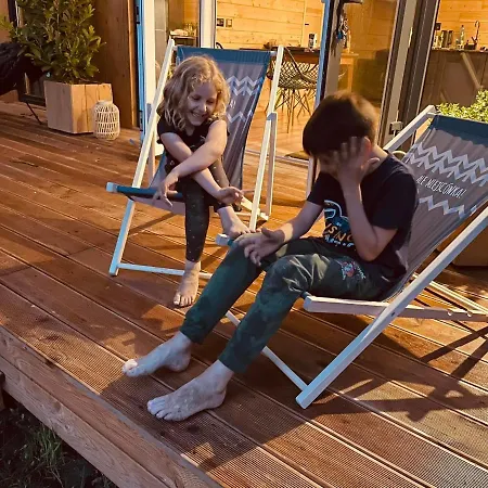 Ale Miejscowka! Caloroczny Nad Jeziorem Hébergement de vacances Lucien