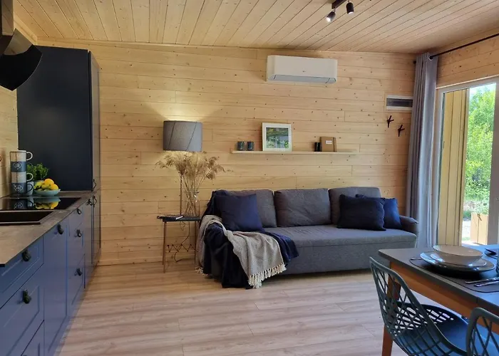 Ale Miejscowka! Caloroczny Nad Jeziorem Lucien