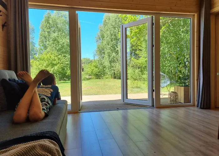 Ale Miejscowka! Caloroczny Nad Jeziorem *