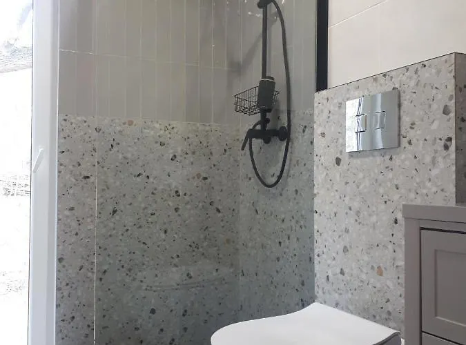 Ale Miejscowka! Caloroczny Nad Jeziorem *