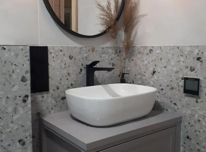 Ale Miejscowka! Caloroczny Nad Jeziorem Lucien