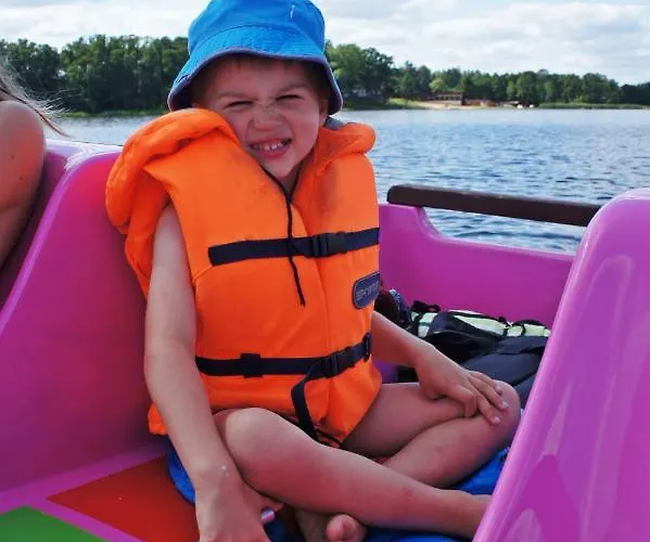 Ale Miejscowka! Caloroczny Nad Jeziorem Дом отдыха *